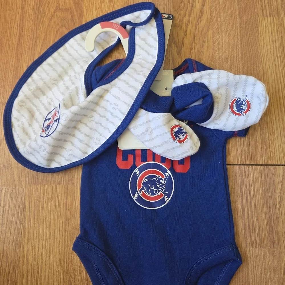 MLB Chicago Cubs Newborn Set Bodysuit, Bib, Booties NWT Blue, Red Baseball $25